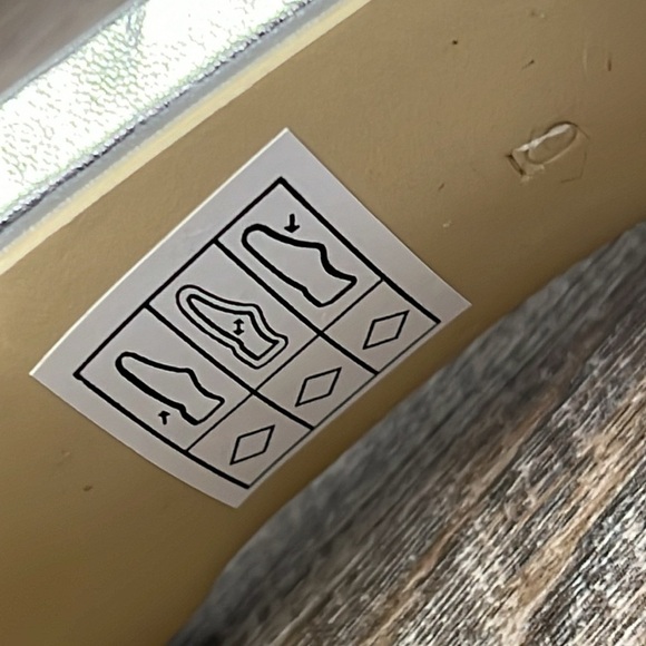 David’s Bridal DESI Silver Metallic Embellished Peep Toe Pumps Size 9 - Picture 12 of 16